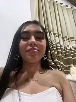 Snapshot of scarlett_pinkk1 chatting on 02/14/26, 03:25 scarlett pinkk1 online show from 02/14/26, 03:25