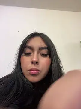 Snapshot of scarlett_pinkk1 chatting on 02/25/26, 03:27 scarlett pinkk1 online show from 02/25/26, 03:27