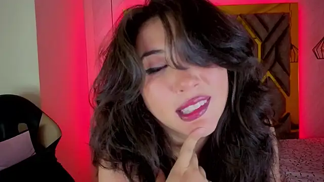 Snapshot of Luvienne chatting on 02/06/26, 07:28 Luvienne online show from 02/06/26, 07:28