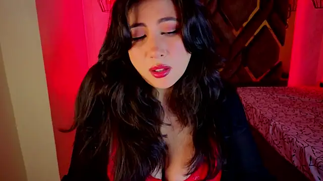 Snapshot of Luvienne chatting on 02/21/26, 07:26 Luvienne online show from 02/21/26, 07:26