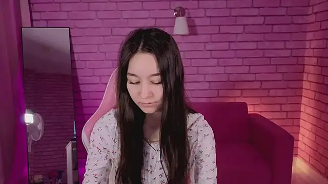 Snapshot of Nicole_Brownie chatting on 02/17/26, 08:33 Nicole Brownie online show from 02/17/26, 08:33