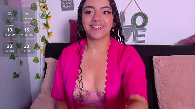 Snapshot of emiily_curly chatting on 05/06/26, 11:59 emiily curly online show from 05/06/26, 11:59