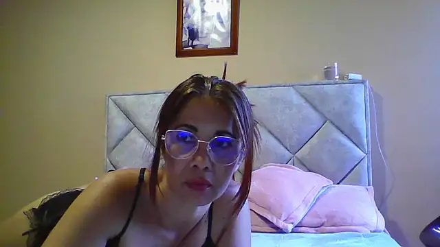 Snapshot of camila_star10 chatting on 06/22/26, 08:39 camila star10 online show from 06/22/26, 08:39