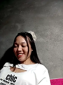 Snapshot of Rose-222 chatting on 02/19/26, 02:24 Rose-222 online show from 02/19/26, 02:24