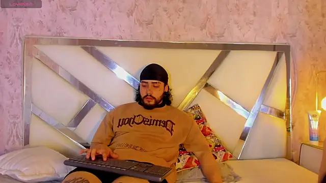 Snapshot of Benny_and_Mark chatting on 02/06/26, 03:55 Benny and Mark online show from 02/06/26, 03:55