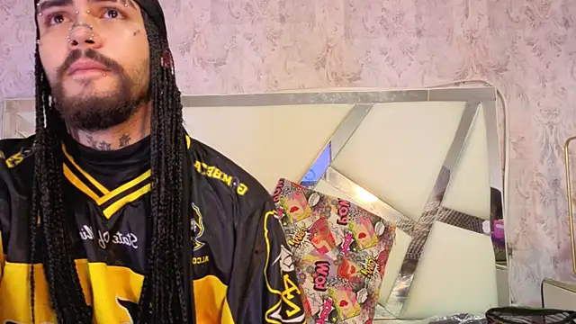 Snapshot of Benny_and_Mark chatting on 02/25/26, 04:00 Benny and Mark online show from 02/25/26, 04:00