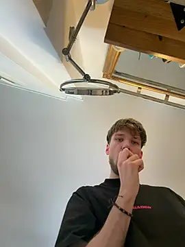 YoungSkinnyBoy20 online show from 02/15/26, 12:25