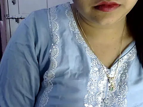 Snapshot of Cute_Aliyaa chatting on 06/04/26, 01:39 Cute Aliyaa online show from 06/04/26, 01:39