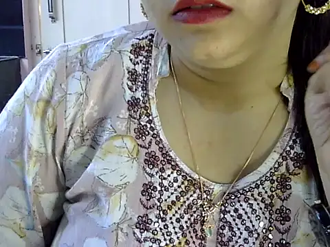 Snapshot of Cute_Aliyaa chatting on 06/21/26, 11:02 Cute Aliyaa online show from 06/21/26, 11:02