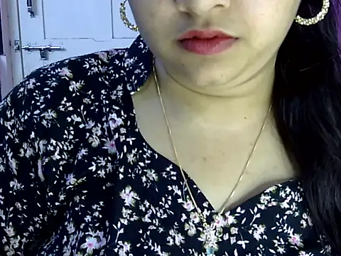 Snapshot of Cute_Aliyaa chatting on 06/23/26, 01:20 Cute Aliyaa online show from 06/23/26, 01:20