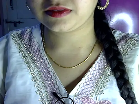 Snapshot of Cute_Aliyaa chatting on 07/07/26, 01:04 Cute Aliyaa online show from 07/07/26, 01:04
