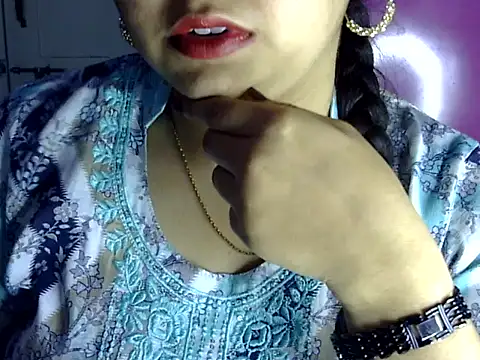 Snapshot of Cute_Aliyaa chatting on 07/09/26, 01:37 Cute Aliyaa online show from 07/09/26, 01:37