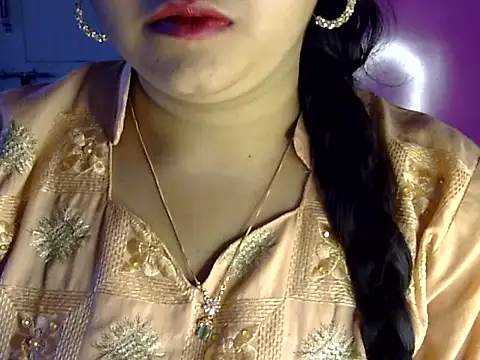 Snapshot of Cute_Aliyaa chatting on 07/11/26, 12:52 Cute Aliyaa online show from 07/11/26, 12:52