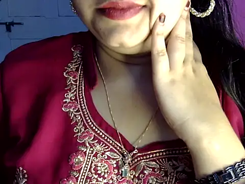 Snapshot of Cute_Aliyaa chatting on 07/27/26, 02:02 Cute Aliyaa online show from 07/27/26, 02:02