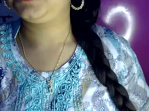 Snapshot of Cute_Aliyaa chatting on 07/28/26, 02:13 Cute Aliyaa online show from 07/28/26, 02:13
