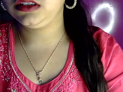 Snapshot of Cute_Aliyaa chatting on 07/31/26, 01:10 Cute Aliyaa online show from 07/31/26, 01:10