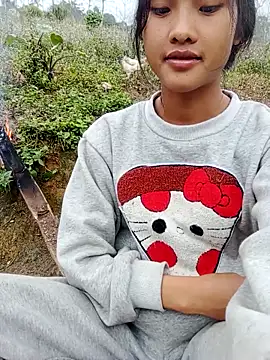 Snapshot of Hoa-tuylip chatting on 02/03/26, 07:02 Hoa-tuylip online show from 02/03/26, 07:02