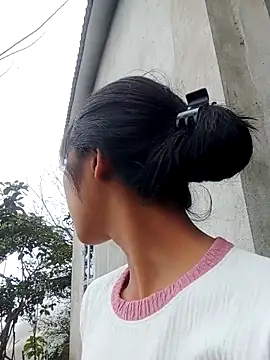 Snapshot of Hoa-tuylip chatting on 02/04/26, 02:28 Hoa-tuylip online show from 02/04/26, 02:28