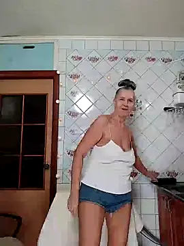 Snapshot of lukerya chatting on 02/15/26, 05:37 lukerya online show from 02/15/26, 05:37