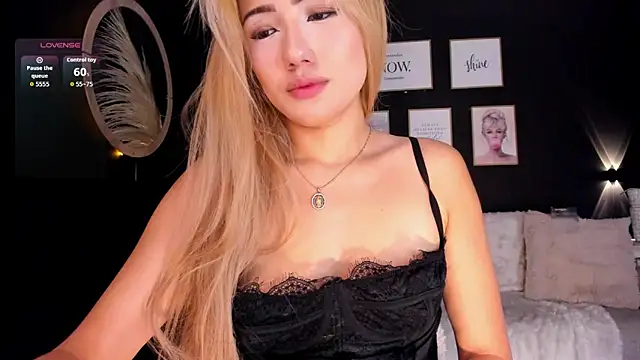 Isa cortes  online show from 05/27/26, 02:58