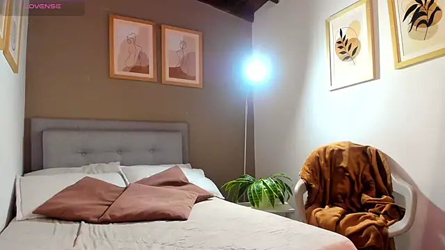 SalomeStorm  online show from 04/07/26, 02:50