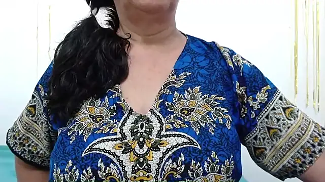 Snapshot of ElizabethMiler chatting on 02/18/26, 02:40 ElizabethMiler online show from 02/18/26, 02:40