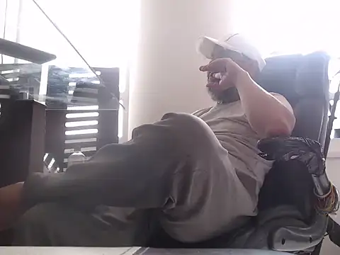 Snapshot of seriohetero19 chatting on 02/12/26, 06:03 seriohetero19 online show from 02/12/26, 06:03