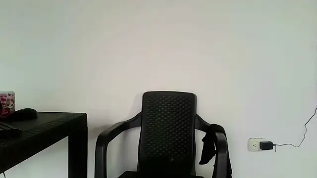 Snapshot of luisk200 chatting on 02/10/26, 01:04 luisk200 online show from 02/10/26, 01:04