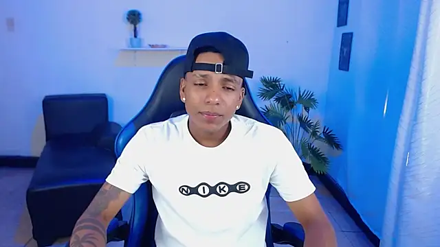 Snapshot of ostinn18 chatting on 03/04/26, 02:12 ostinn18 online show from 03/04/26, 02:12