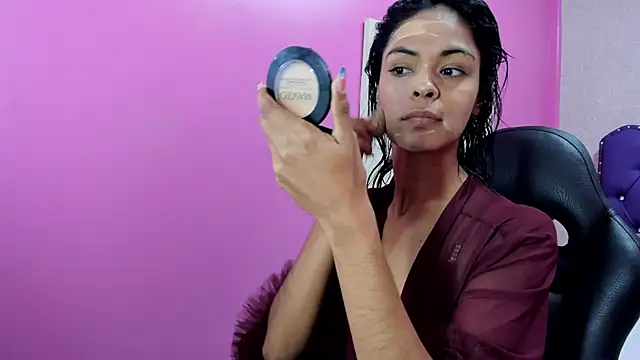 Tiara Latina online show from 02/06/26, 11:41