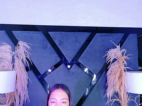 Snapshot of KylieWhitee chatting on 02/19/26, 12:01 KylieWhitee online show from 02/19/26, 12:01