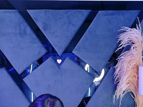 KylieWhitee online show from 03/04/26, 12:00