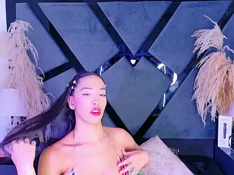 KylieWhitee online show from 03/18/26, 01:25