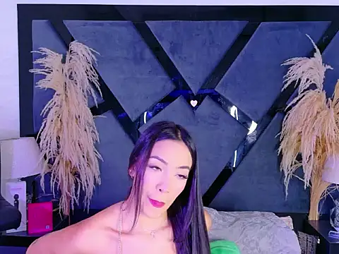 KylieWhitee online show from 04/17/26, 02:42