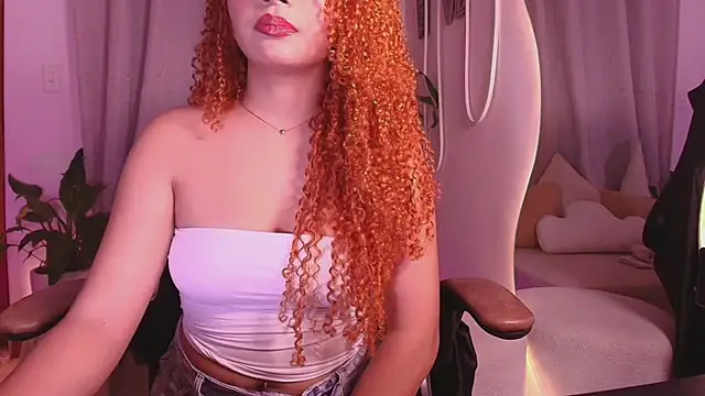 Snapshot of _lindapynk_ chatting on 02/17/26, 01:35 lindapynk online show from 02/17/26, 01:35