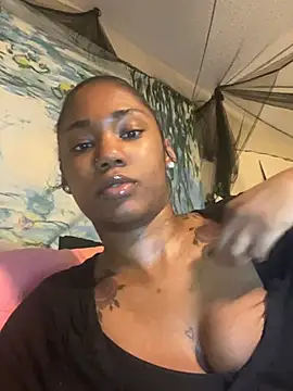 Snapshot of Ebonythroat777 chatting on 03/01/26, 04:47 Ebonythroat777 online show from 03/01/26, 04:47