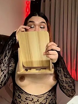 Snapshot of Avery_West chatting on 02/03/26, 06:40 Avery West online show from 02/03/26, 06:40