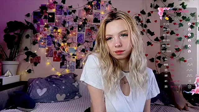 Akari-moon online show from 04/11/26, 07:45