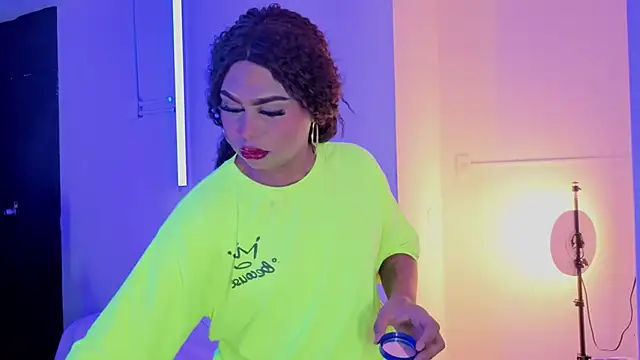 Snapshot of megara_hott chatting on 02/15/26, 03:31 megara hott online show from 02/15/26, 03:31