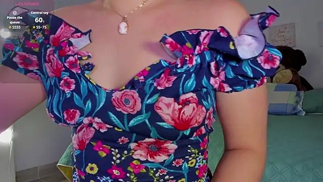 Snapshot of Alessandra_01 chatting on 02/06/26, 11:13 Alessandra 01 online show from 02/06/26, 11:13