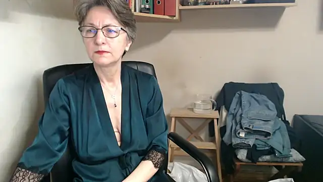 katemodel online show from 12/18/25, 07:58