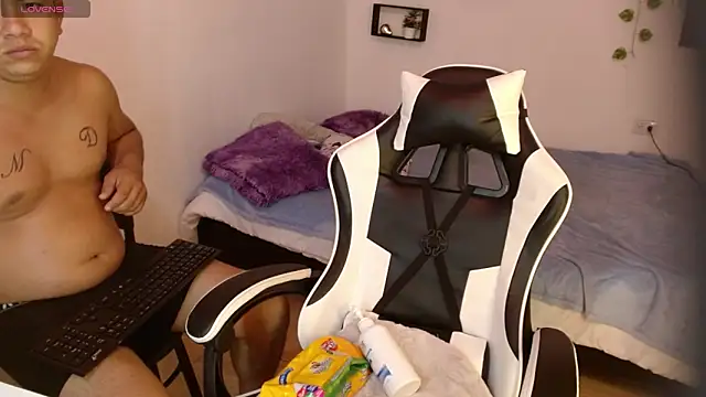 Snapshot of Couple_fantasy30 chatting on 02/15/26, 05:04 Couple fantasy30 online show from 02/15/26, 05:04