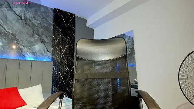 Snapshot of milo_cruz_ chatting on 02/13/26, 05:58 milo cruz online show from 02/13/26, 05:58