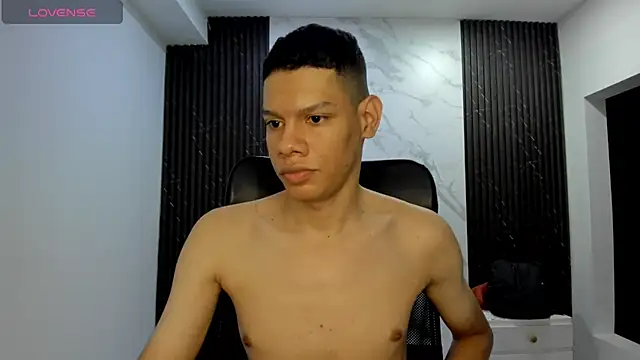 Snapshot of milo_cruz_ chatting on 07/02/26, 02:22 milo cruz online show from 07/02/26, 02:22