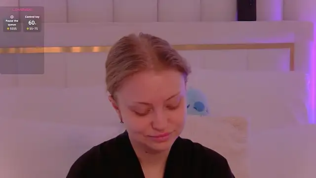 Snapshot of MollyHilton chatting on 02/17/26, 06:03 MollyHilton online show from 02/17/26, 06:03