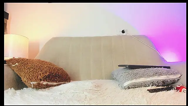 drakomilck1 online show from 02/11/26, 04:39