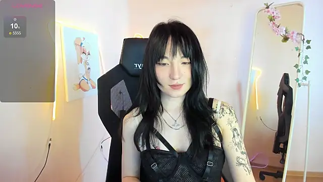 Snapshot of AliceeinWonderlanddd chatting on 05/17/26, 02:20 AliceeinWonderlanddd online show from 05/17/26, 02:20