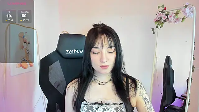 Snapshot of AliceeinWonderlanddd chatting on 05/28/26, 02:09 AliceeinWonderlanddd online show from 05/28/26, 02:09