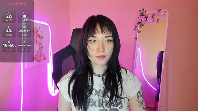 Snapshot of AliceeinWonderlanddd chatting on 06/11/26, 02:11 AliceeinWonderlanddd online show from 06/11/26, 02:11