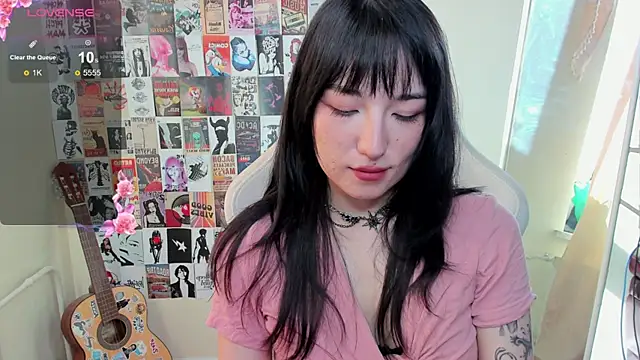 Snapshot of AliceeinWonderlanddd chatting on 07/02/26, 02:33 AliceeinWonderlanddd online show from 07/02/26, 02:33